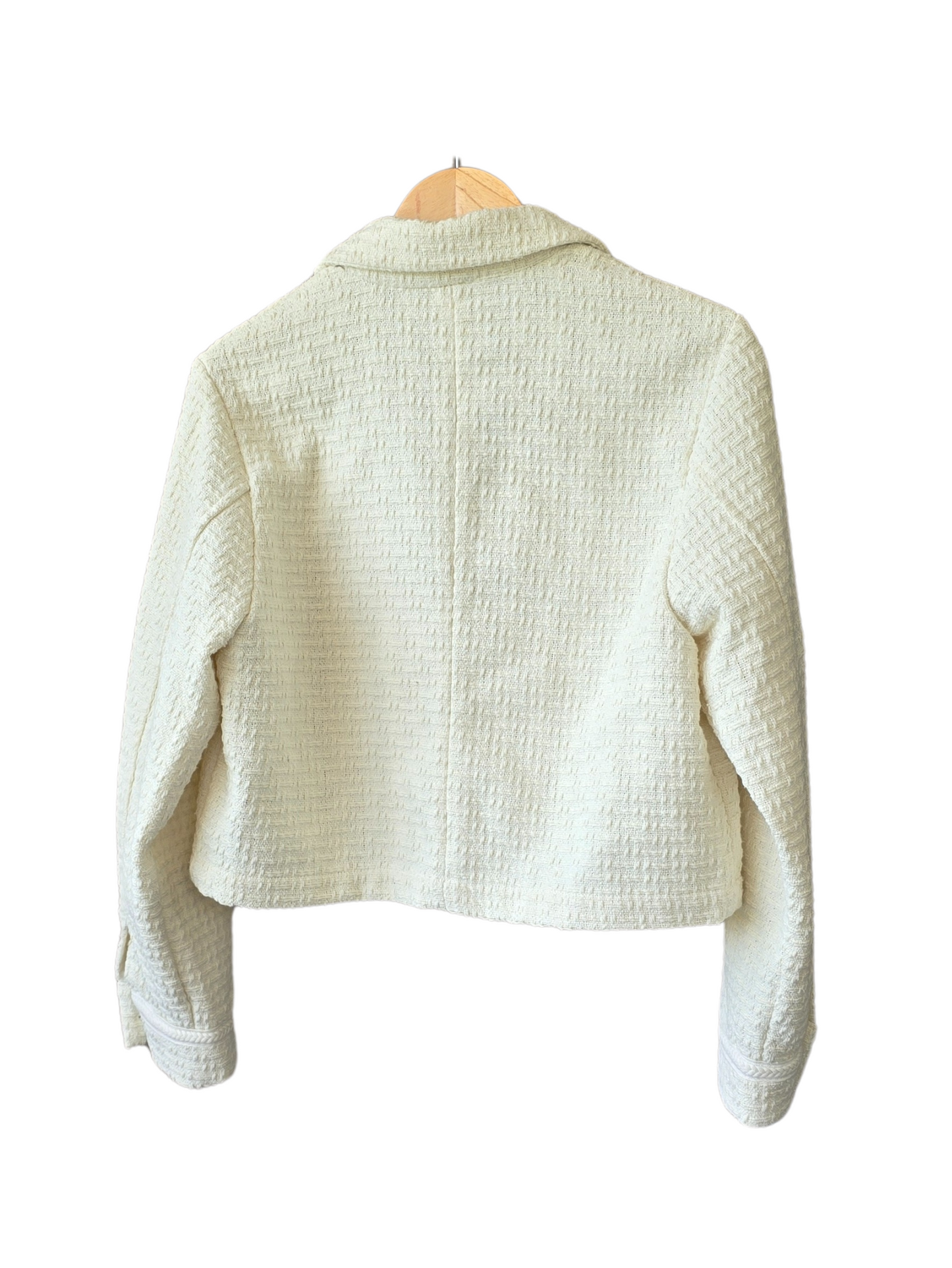 Chaqueta crop Daniel Cassin, blanca con botones dorados, talle M