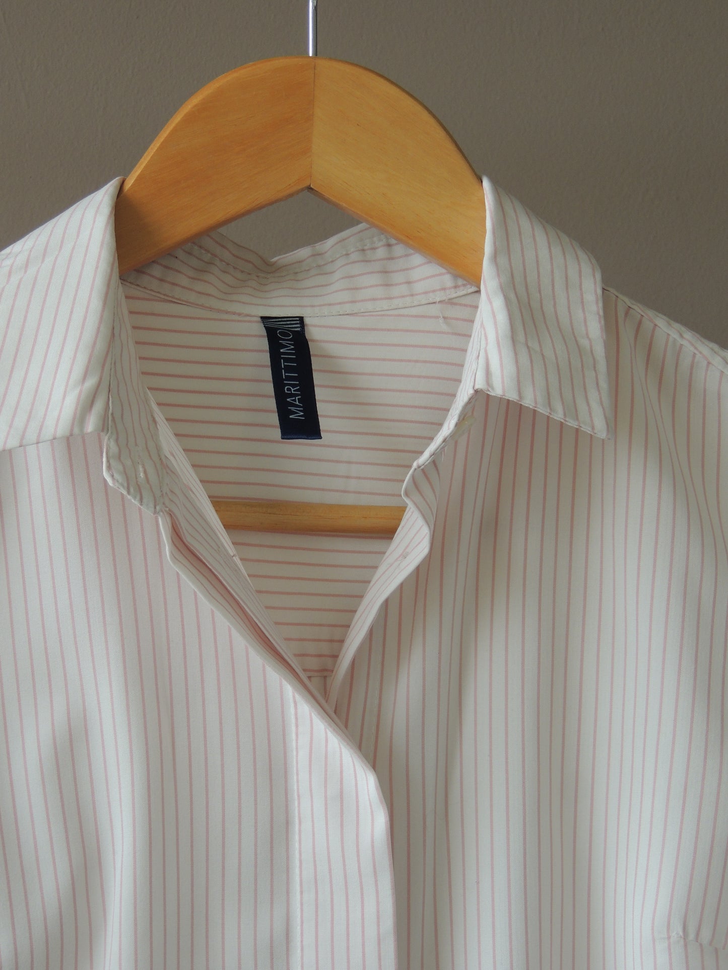 Camisa Marittimo a rayas blanca y rosa, talle S