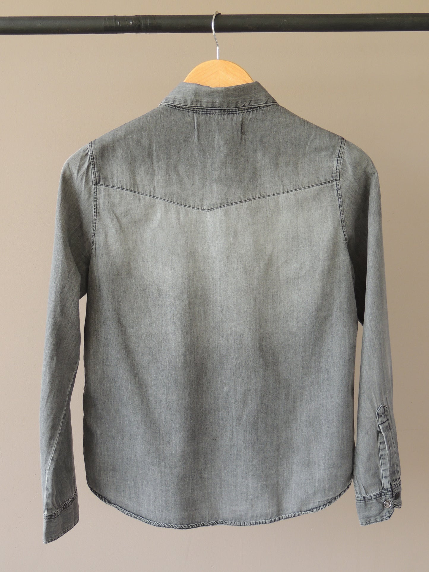 Camisa Rapsodia, tipo jean gris, talle S