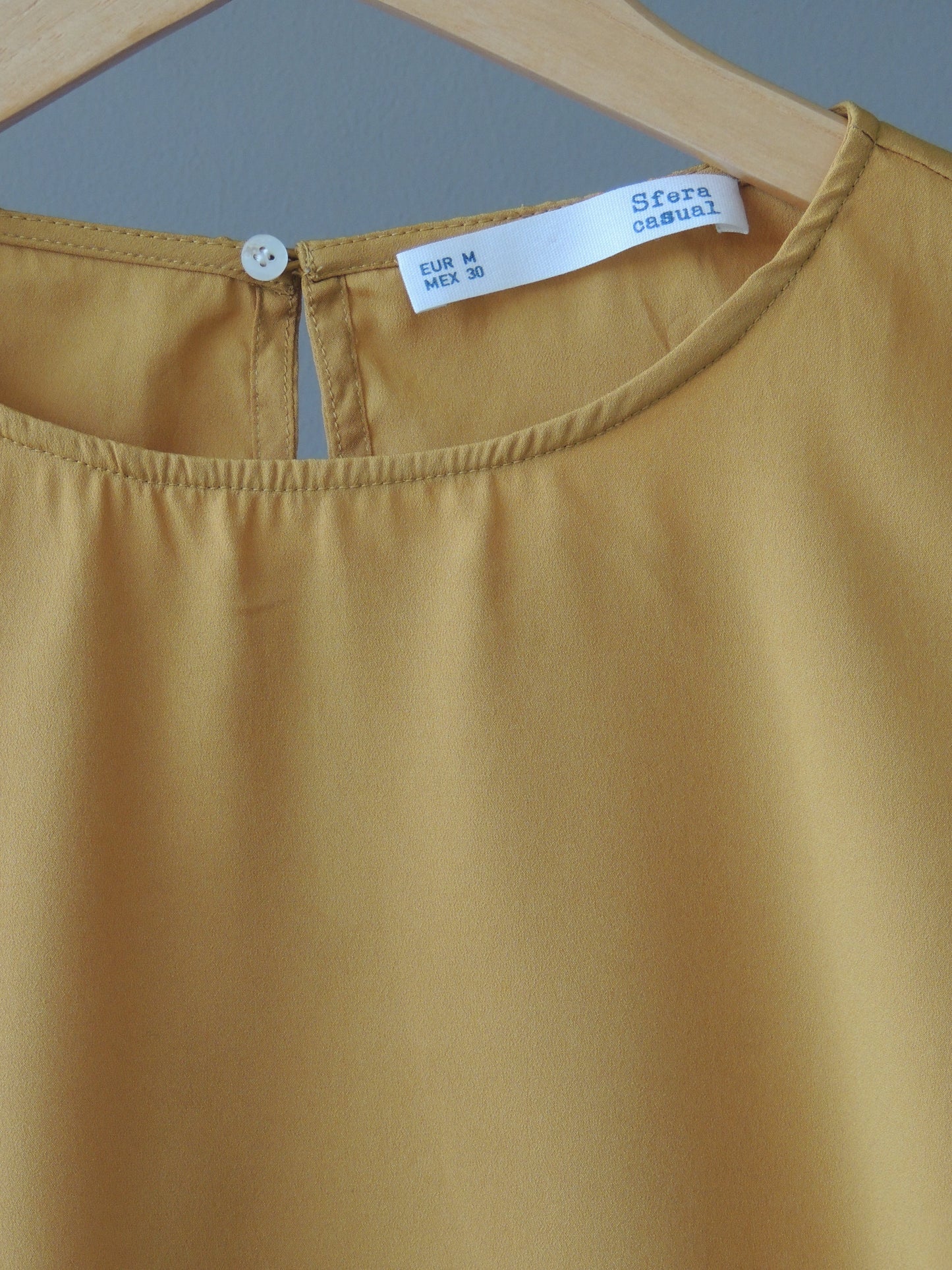 Blusa Sfera, color mostaza, talle M