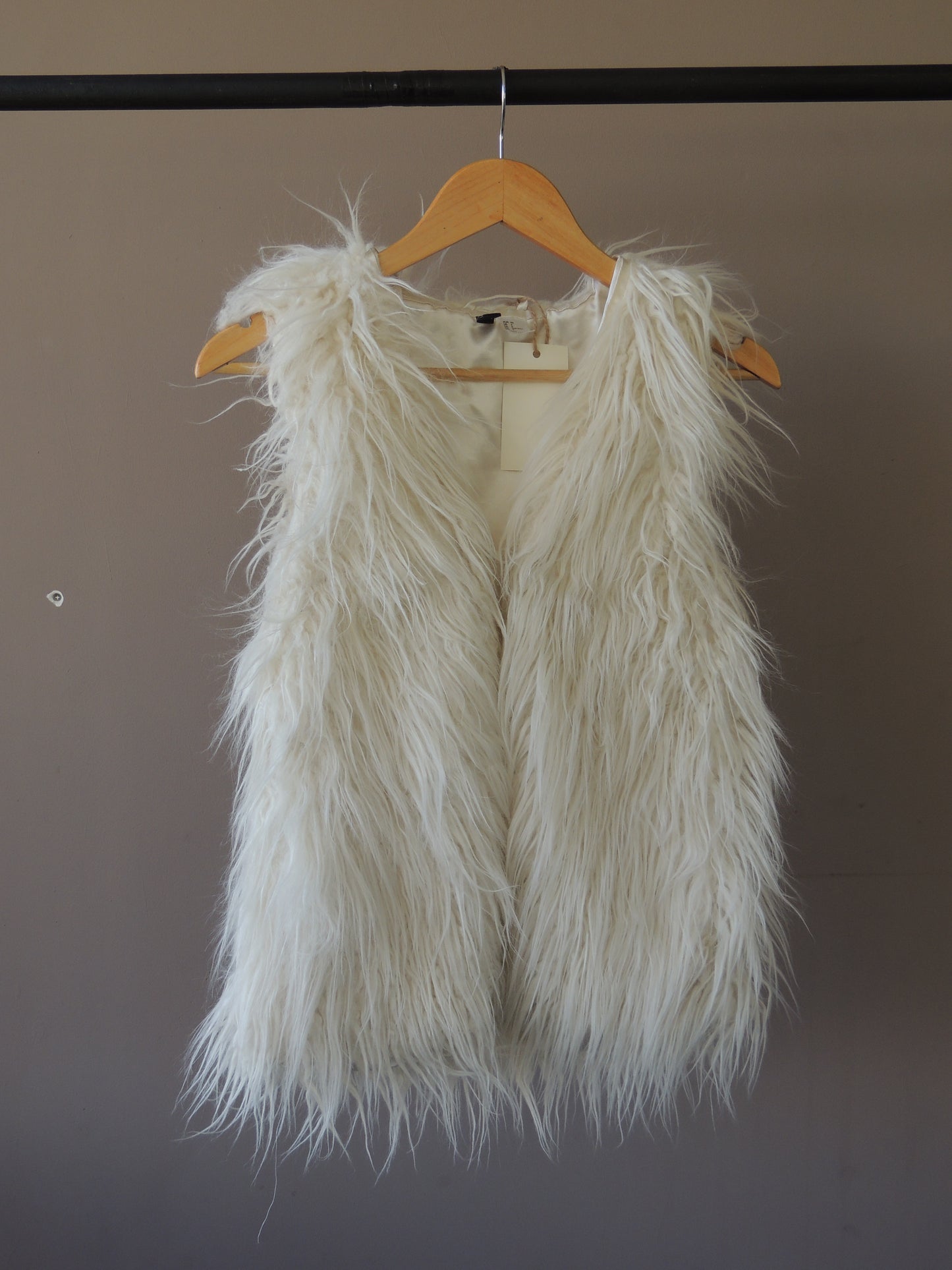 Chaleco de simil piel, blanco H&M, talle 36