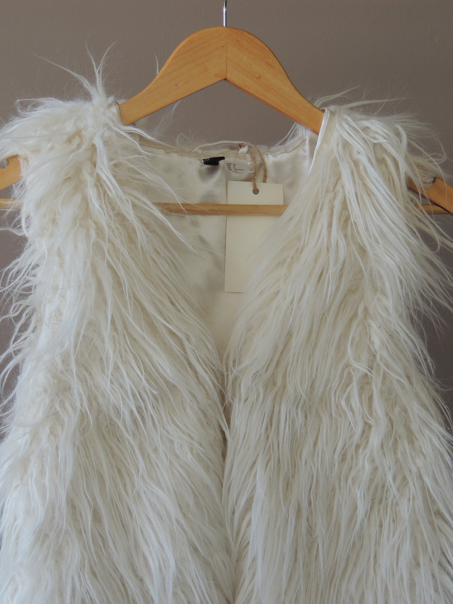 Chaleco de simil piel, blanco H&M, talle 36