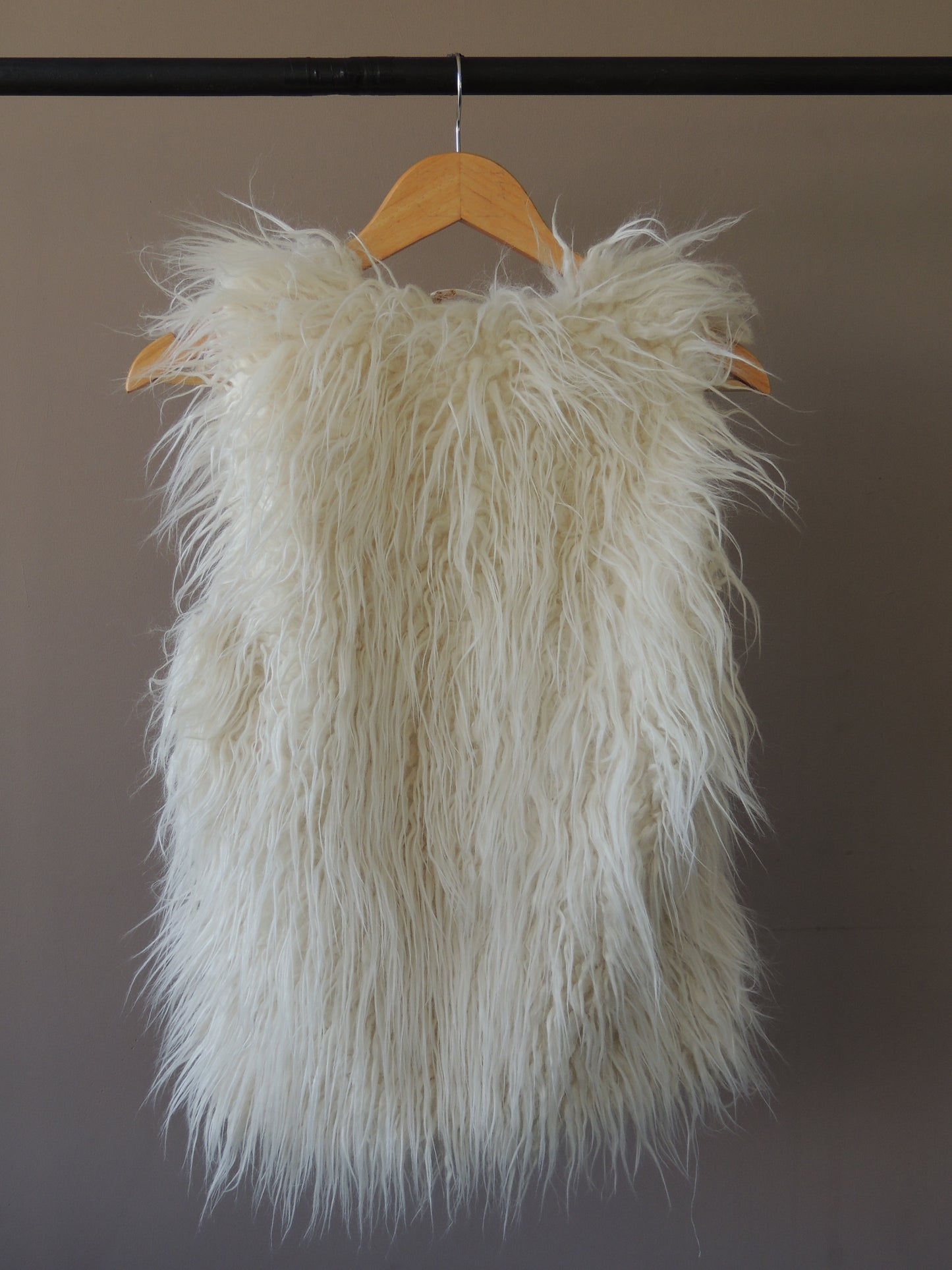 Chaleco de simil piel, blanco H&M, talle 36
