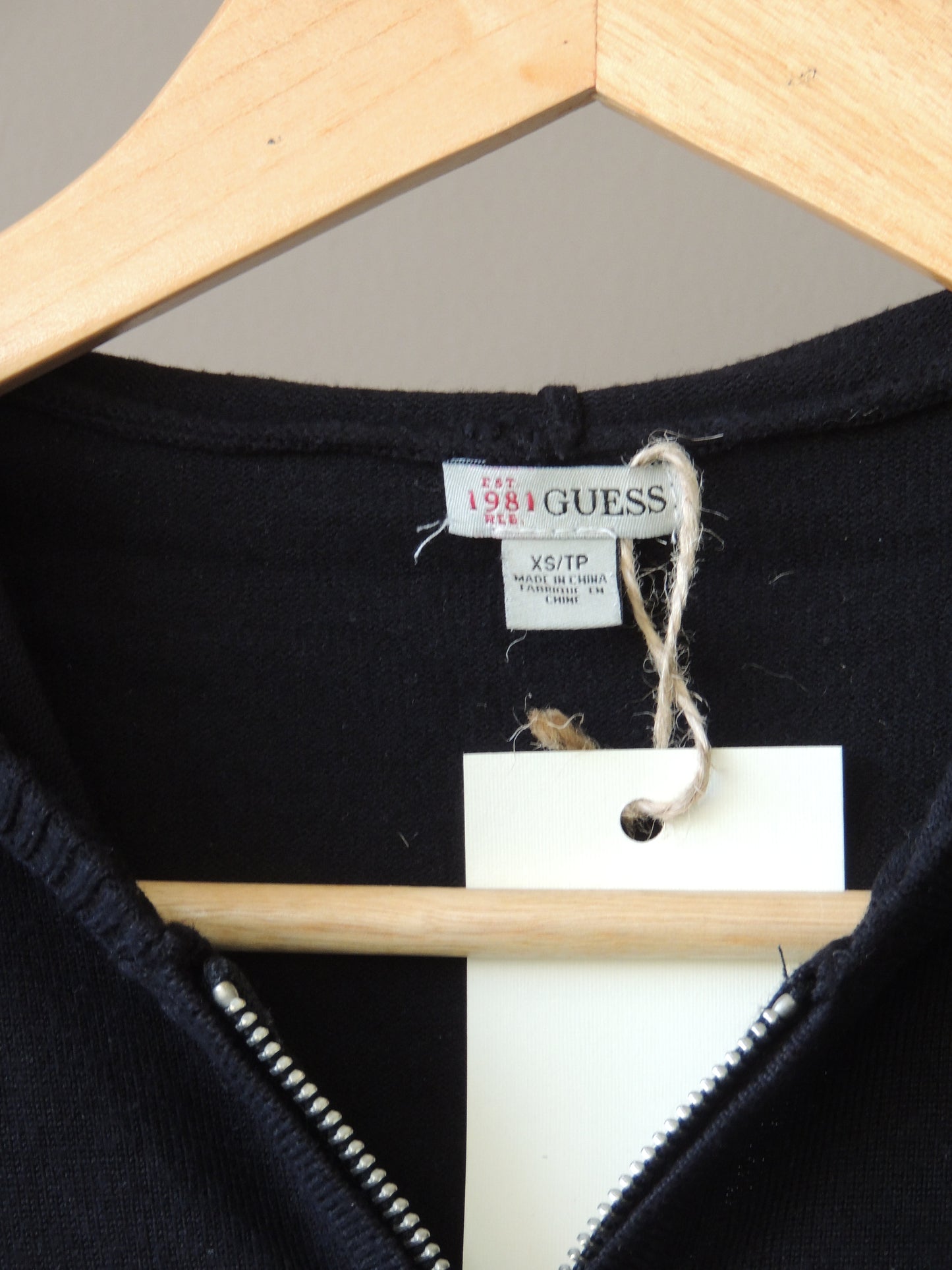 Campera de hilo, Guess, negra con brillos XS