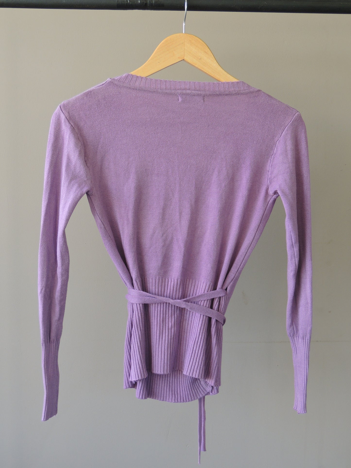 Blusa cruzada color lavanda talle S/M