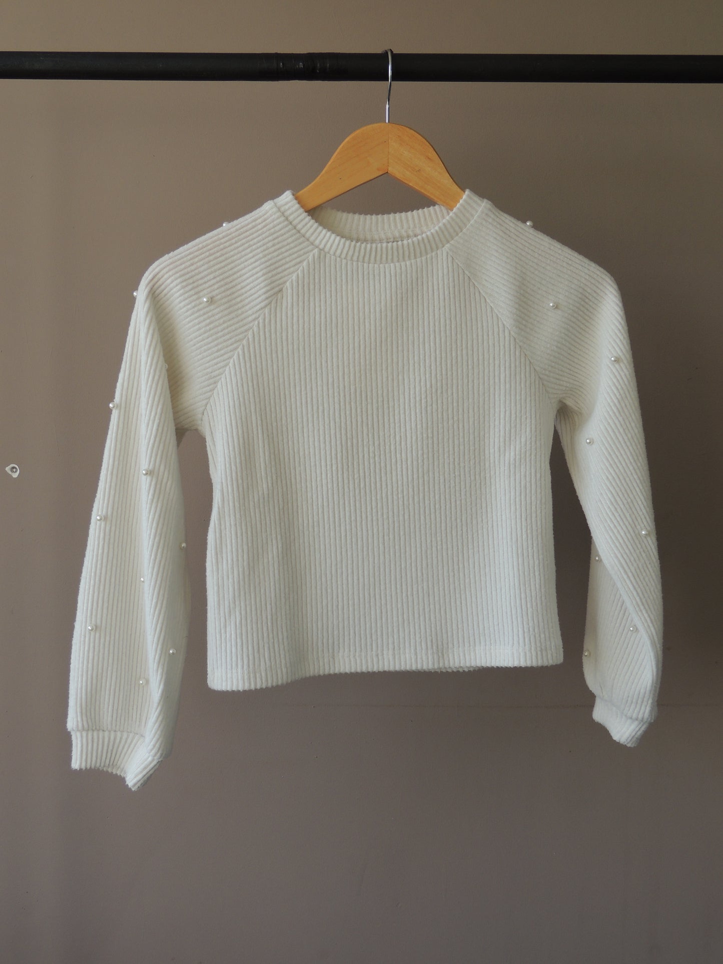 Buzo Zara de algodón con perlas en las mangas, talle S