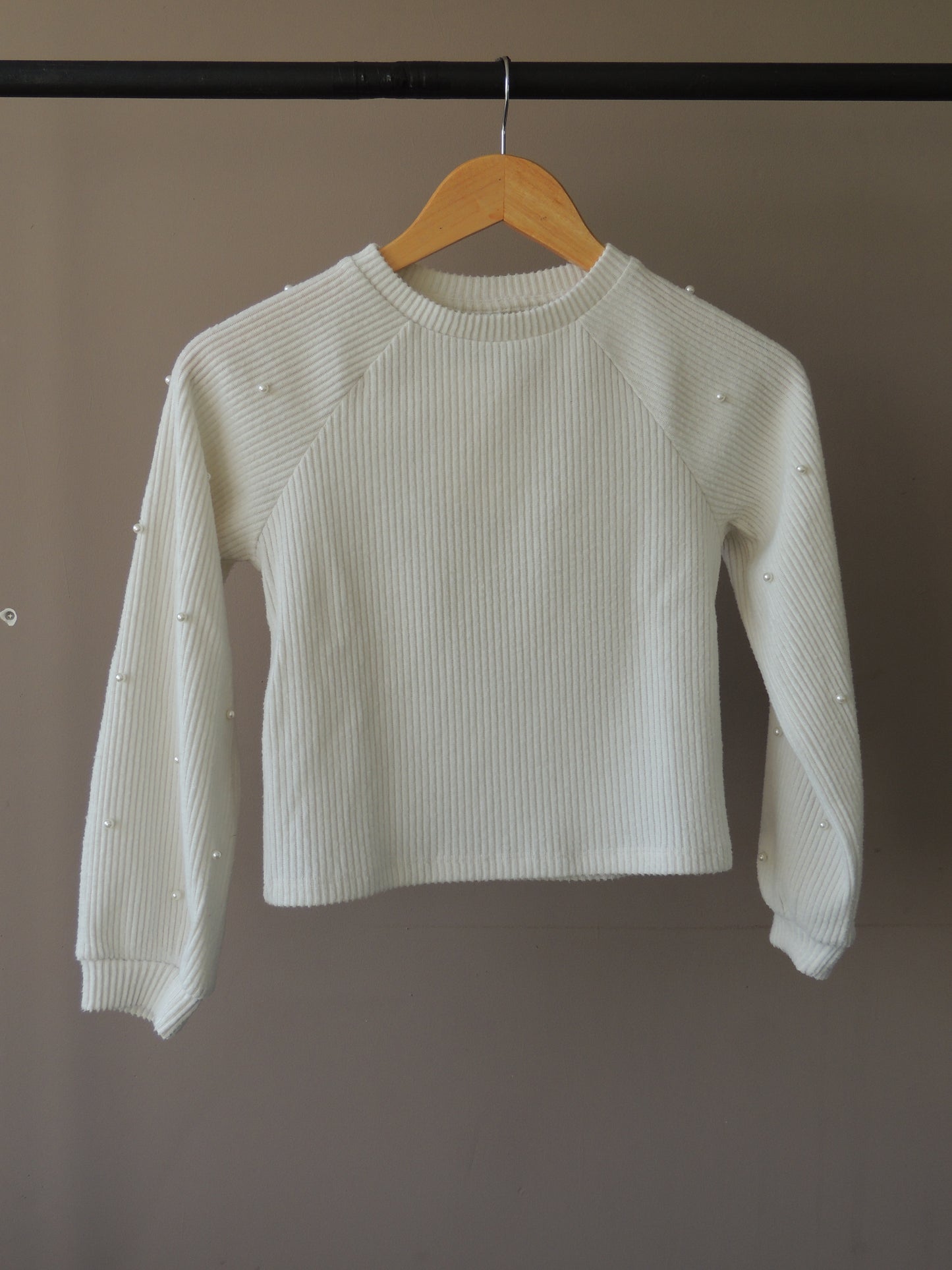 Buzo Zara de algodón con perlas en las mangas, talle S