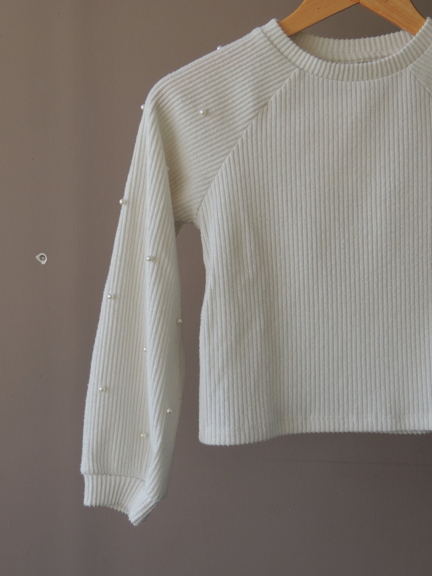 Buzo Zara de algodón con perlas en las mangas, talle S