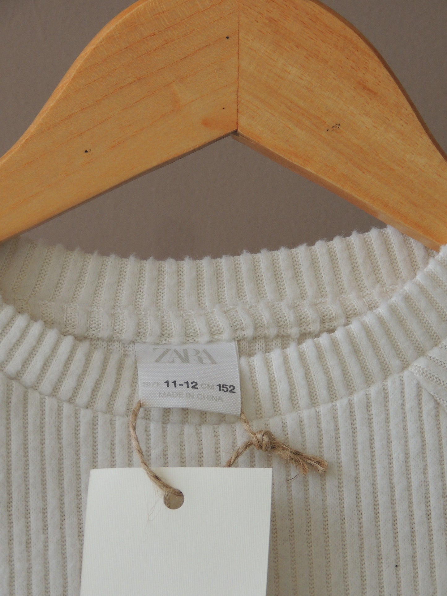 Buzo Zara de algodón con perlas en las mangas, talle S