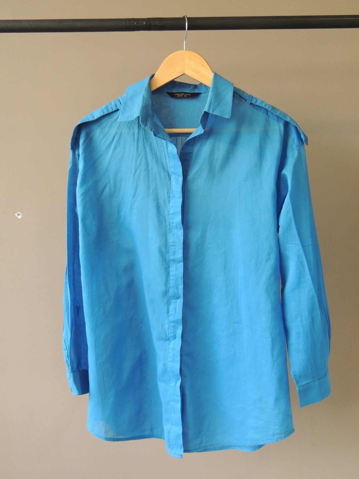 Camisa celeste Urban Renewal, talle L