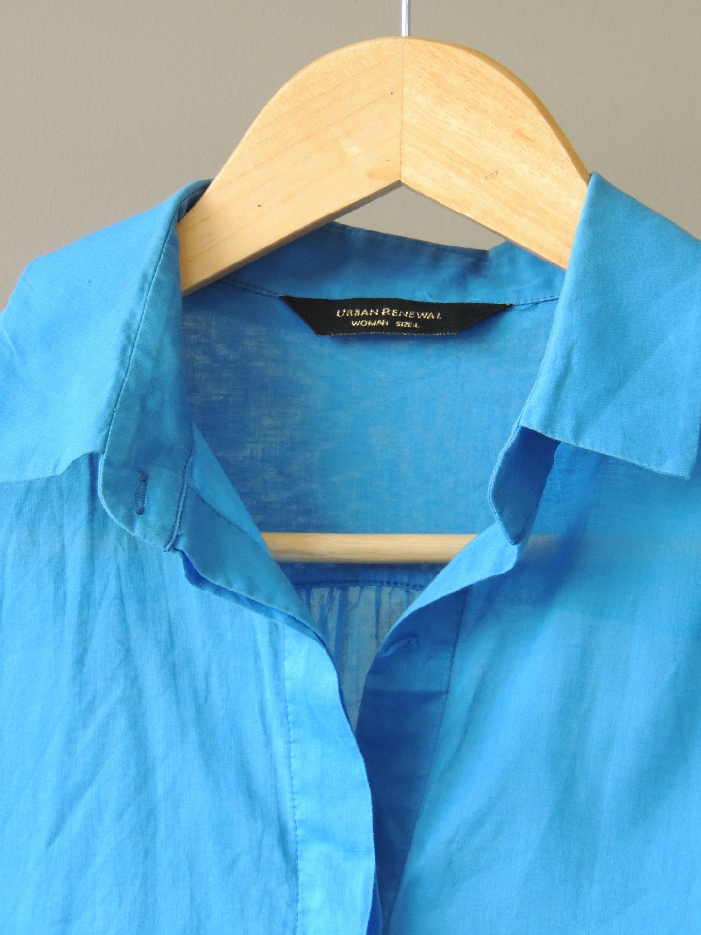 Camisa celeste Urban Renewal, talle L