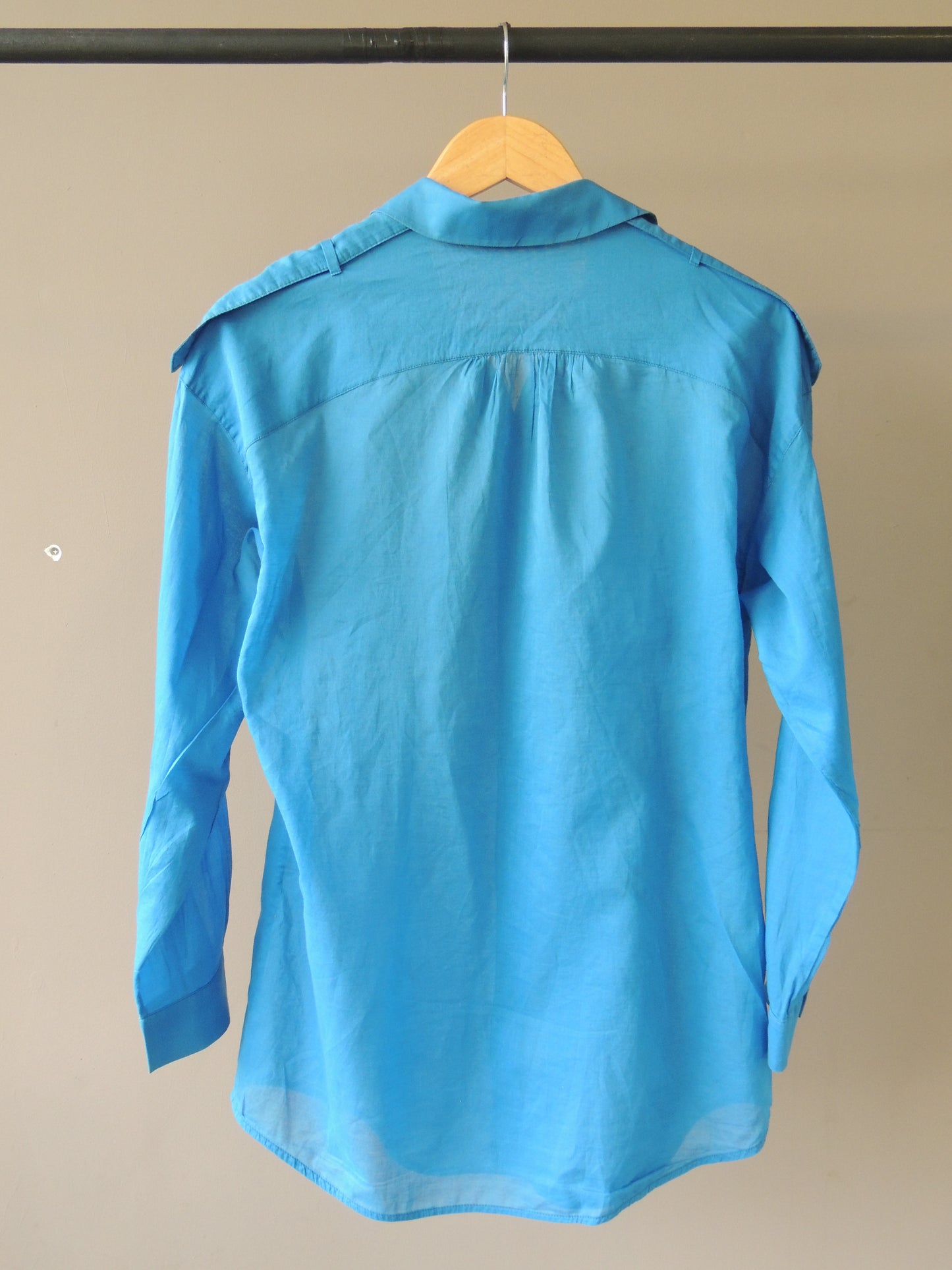 Camisa celeste Urban Renewal, talle L