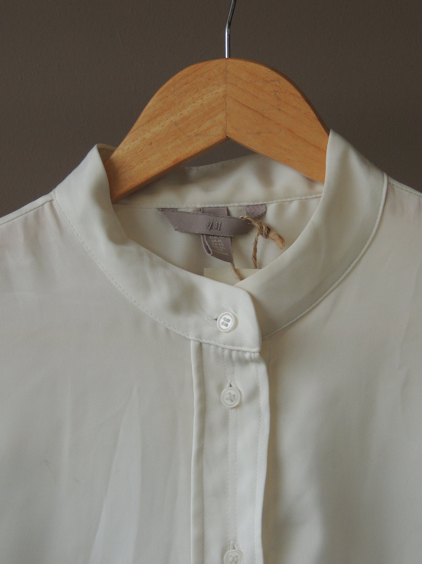 Camisa blanca de seda H&M, talle XL