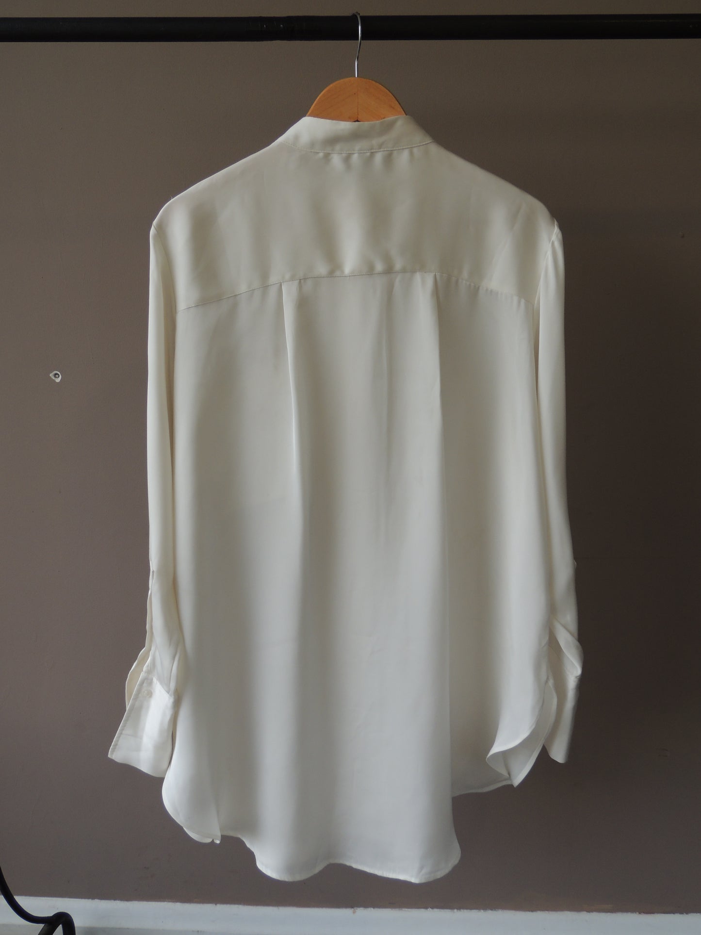 Camisa blanca de seda H&M, talle XL