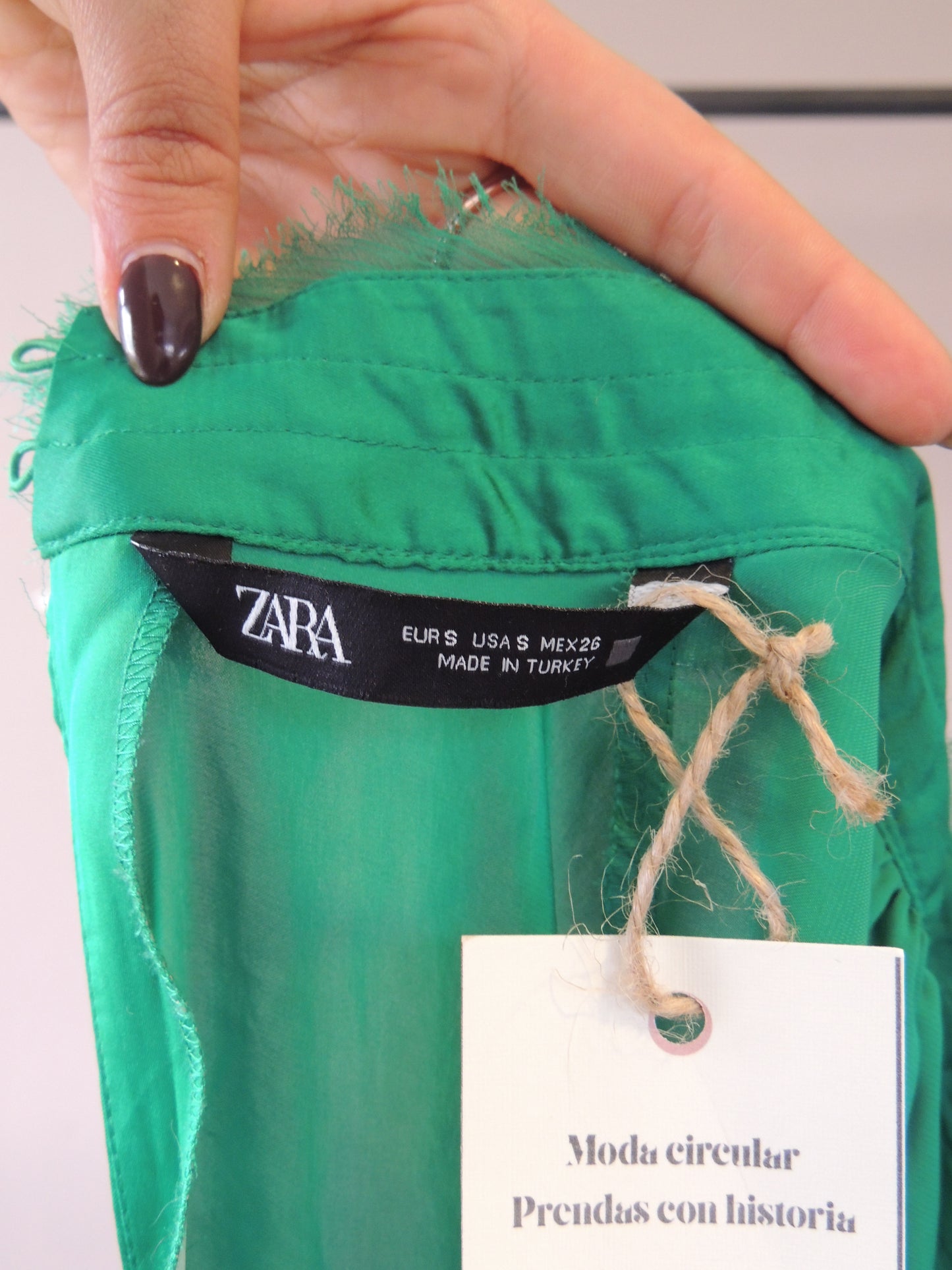 Blusa Zara verde en seda, talle S