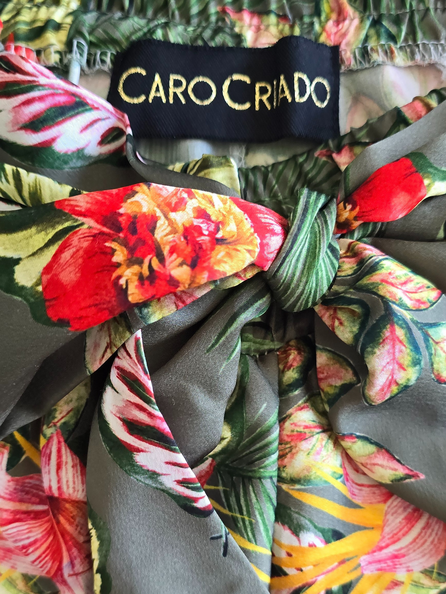 Pantalón Caro Criado, de seda floreado con lazo, talle S