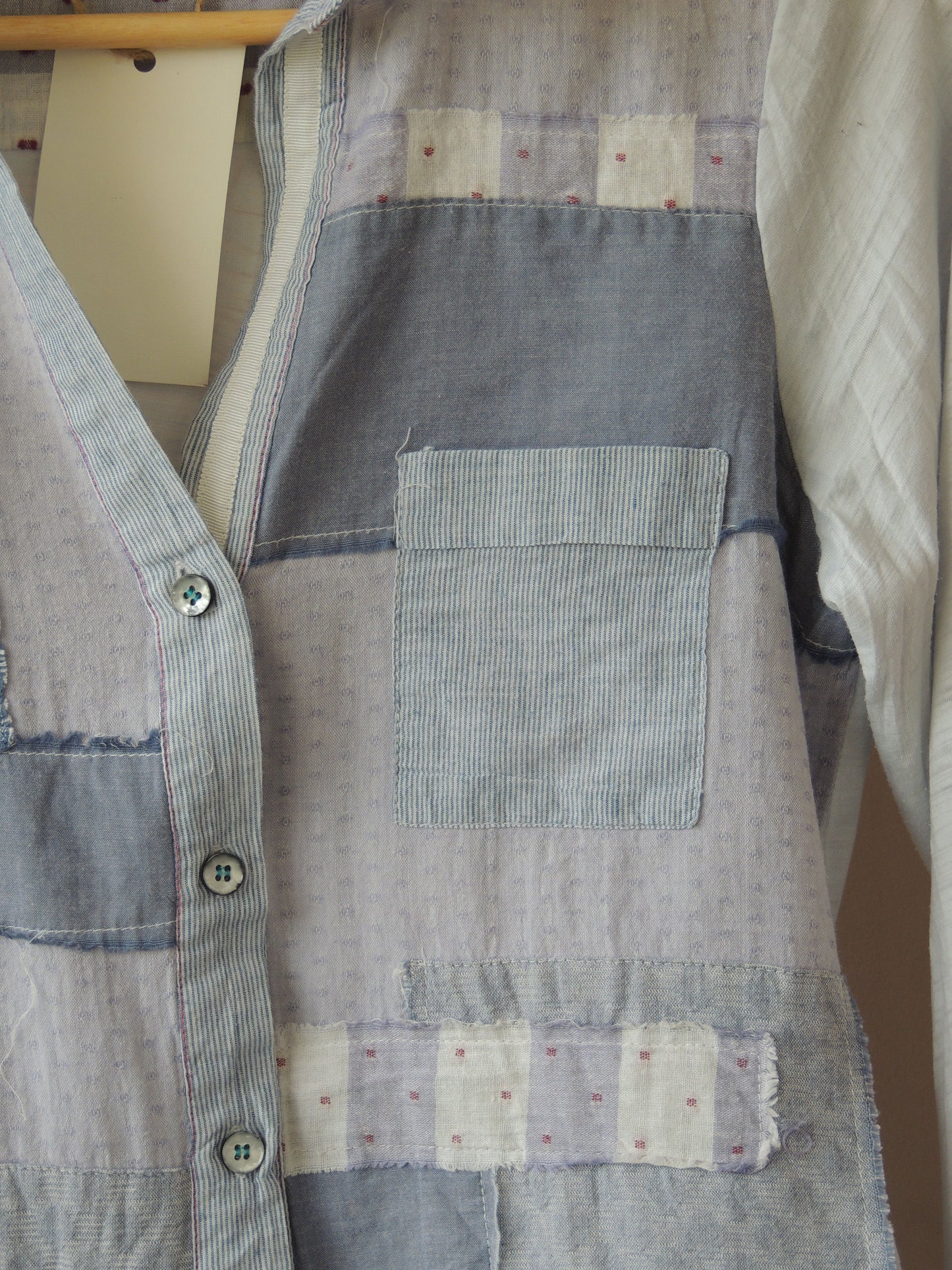 Camisa One September, tipo patchwork, celeste, talle P