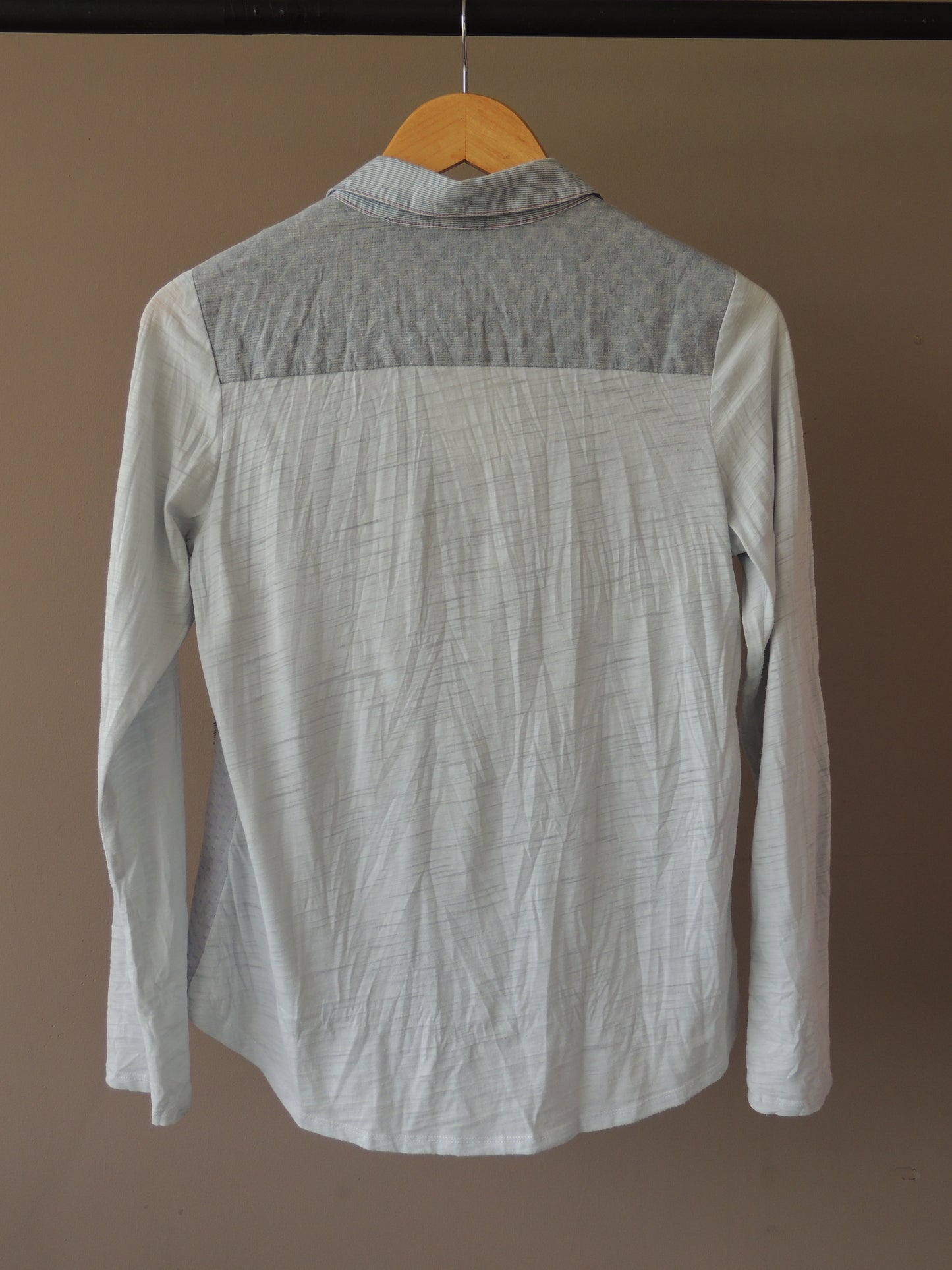 Camisa One September, tipo patchwork, celeste, talle P