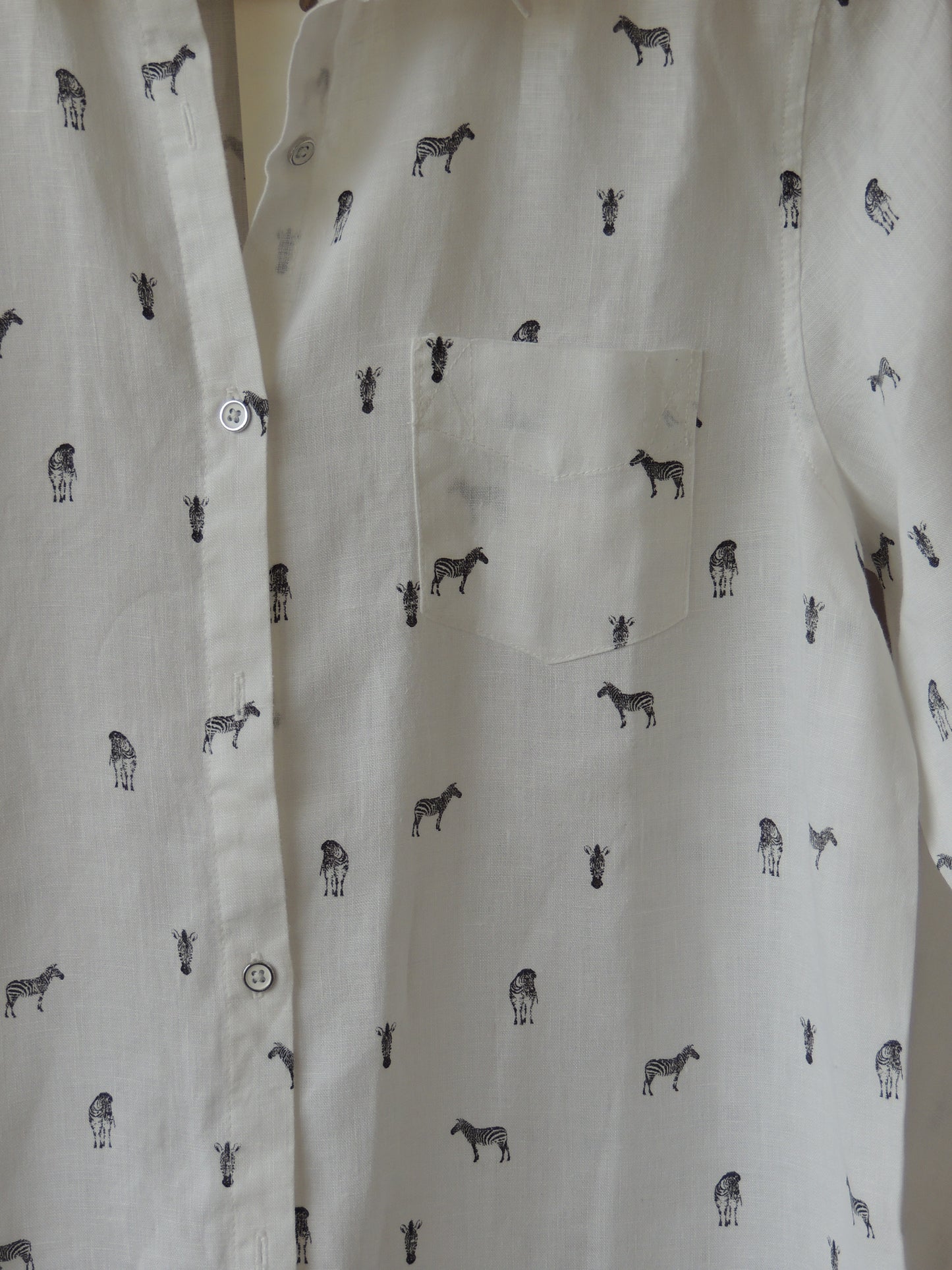 Camisa RKF con estampa de cebras, talle