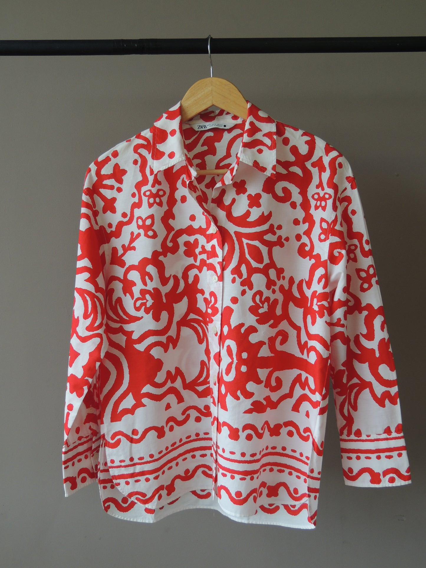 Camisa Zara, estampada talle S