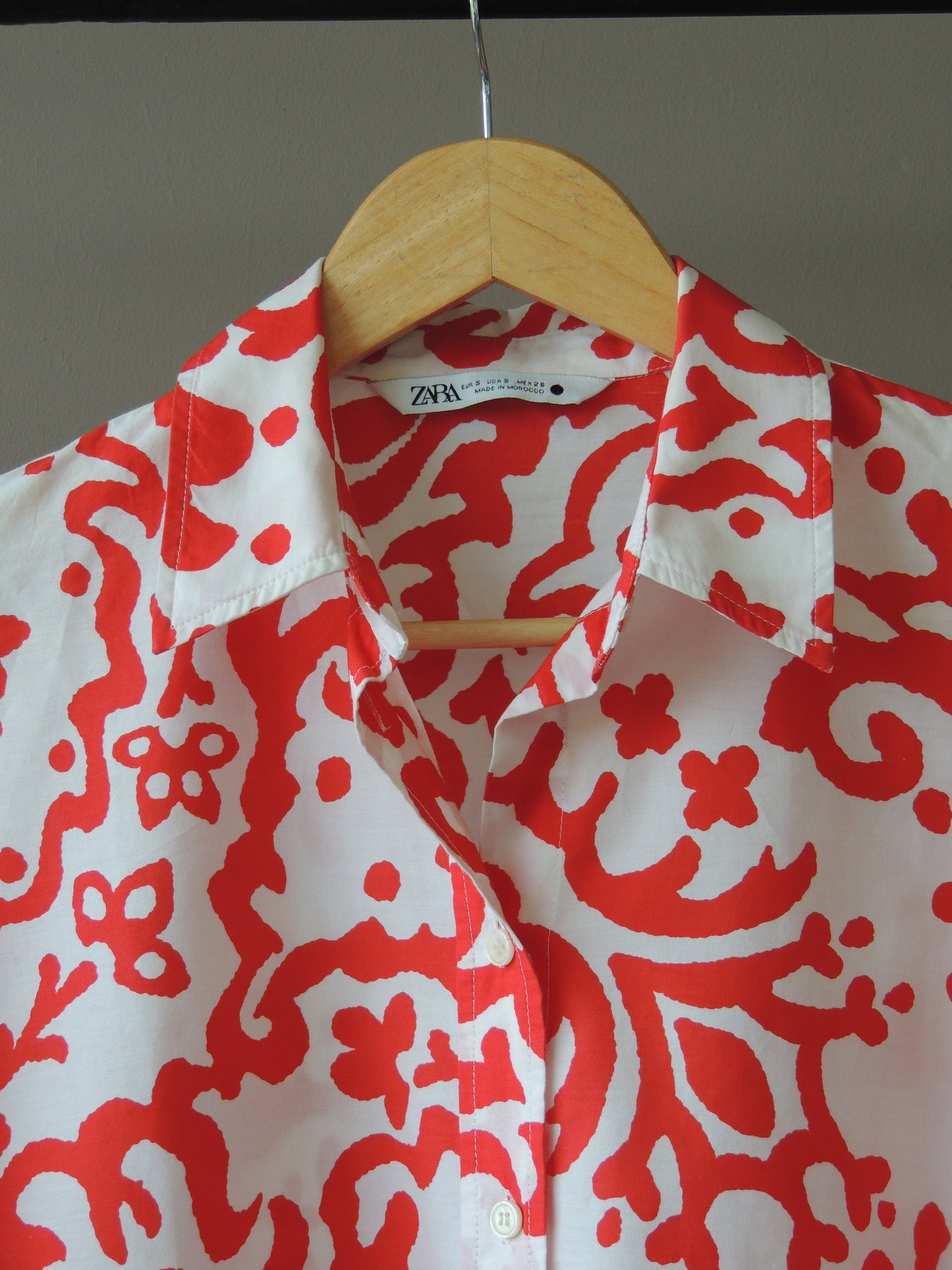 Camisa Zara, estampada talle S